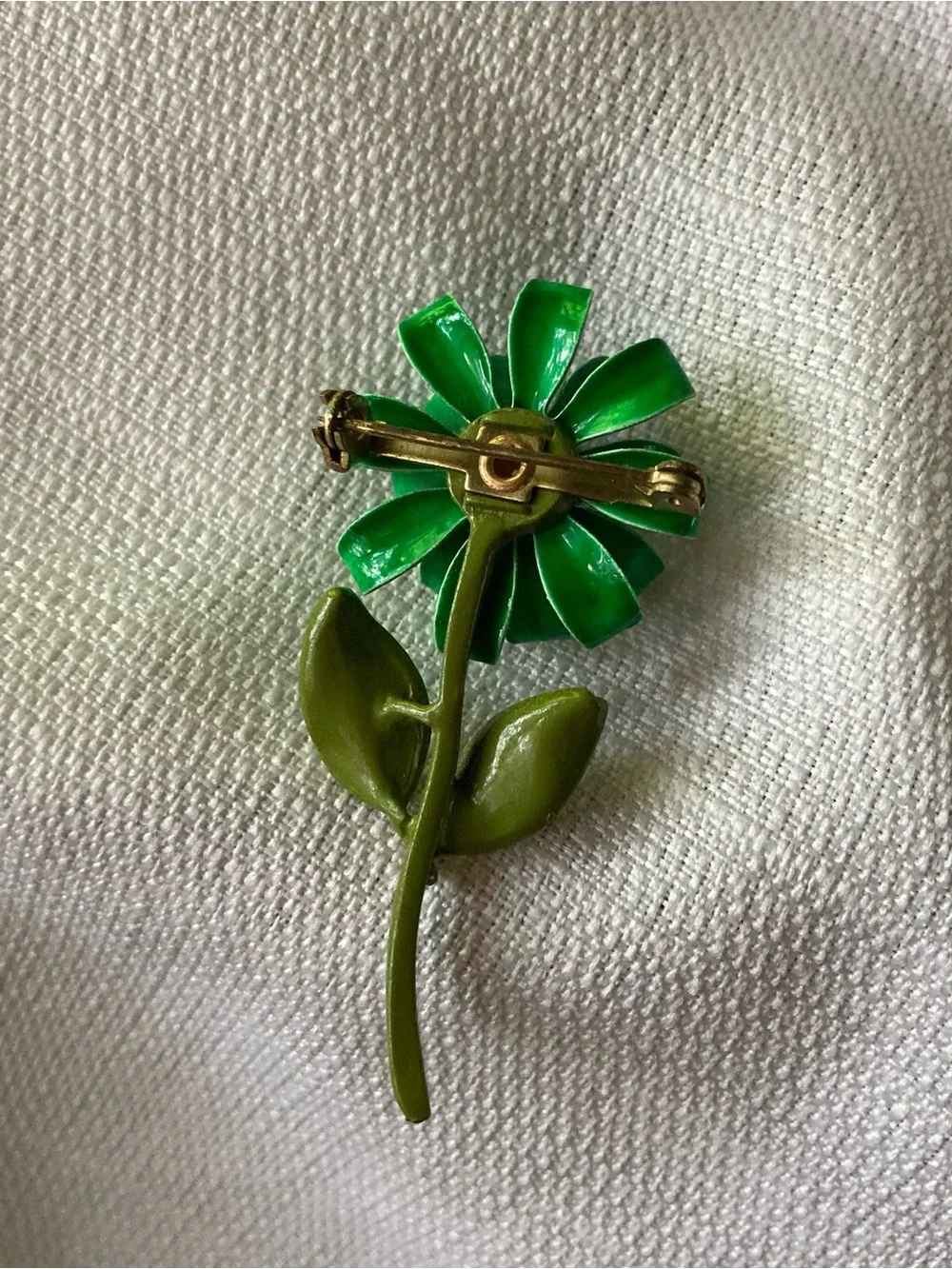Vintage Ornate Design Green Enamel Flower Brooch Pin!